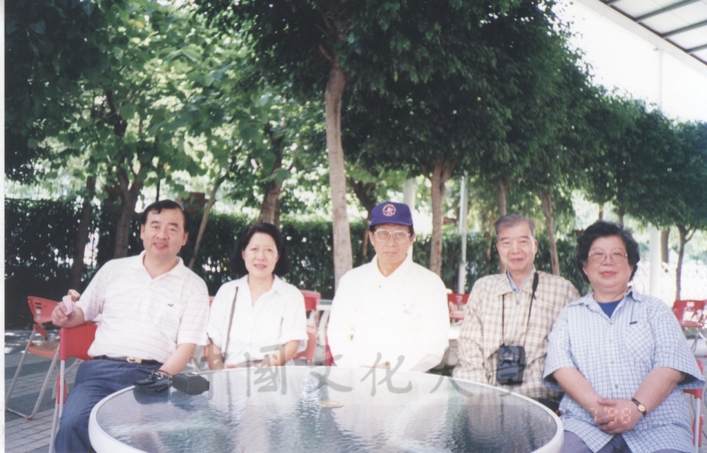 1998年7月9-11日本校教職員自強活動在董事長張鏡湖、校長林彩梅引領下前往劍湖山世界、鴻禧山莊等三日遊的圖檔，第4張，共30張
