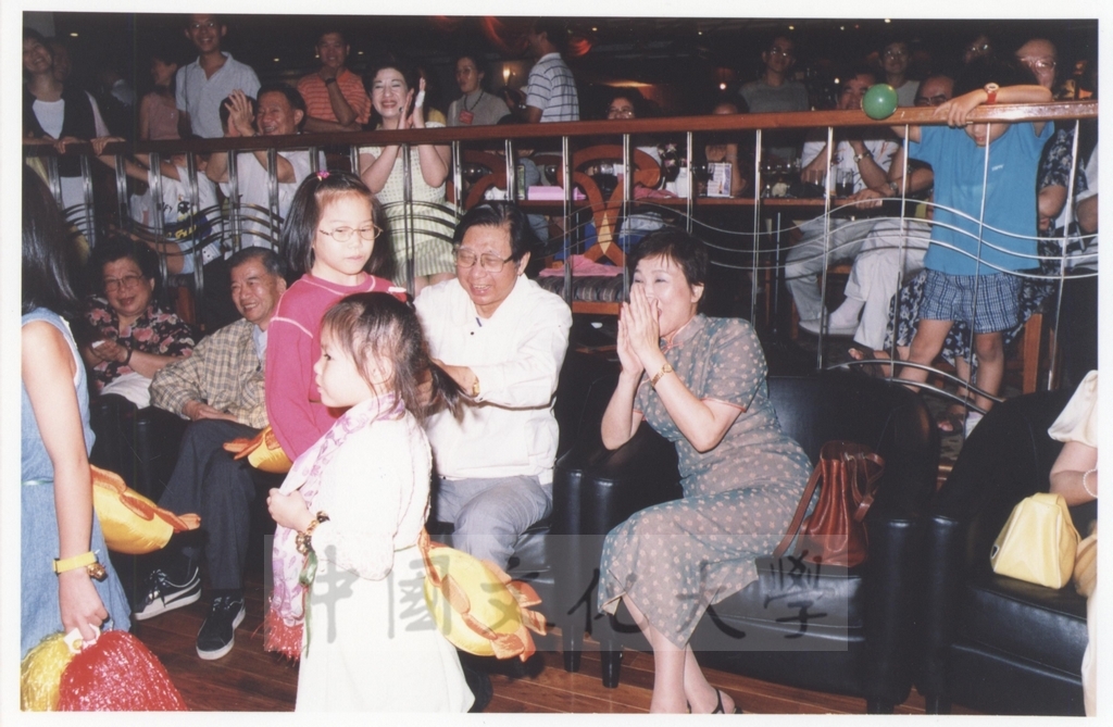 1998年7月9-11日本校教職員自強活動在董事長張鏡湖、校長林彩梅引領下前往劍湖山世界、鴻禧山莊等三日遊的圖檔，第25張，共30張