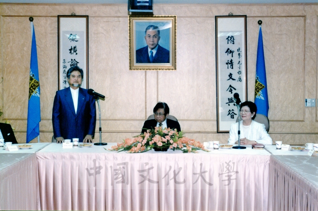 1998年8月21日日本別府大學理事長西村駿一率訪問團蒞臨本校參訪的圖檔，第2張，共4張
