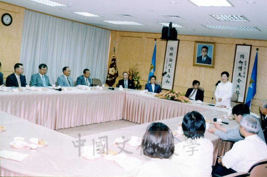 1998年8月21日日本別府大學理事長西村駿一率訪問團蒞臨本校參訪的圖檔，第3張，共4張