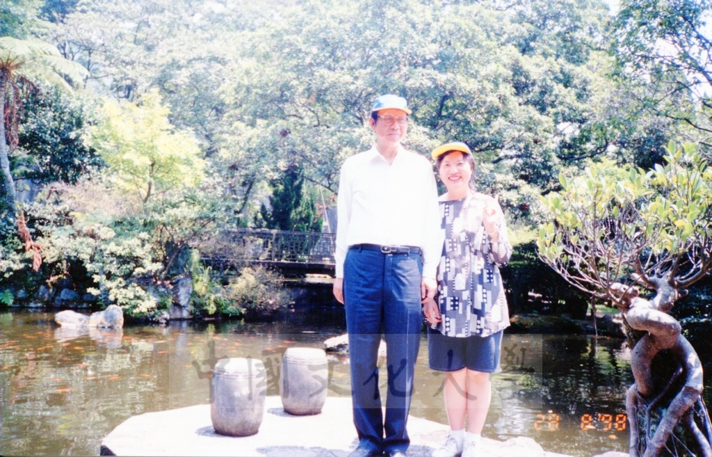 1998年8月28日本校教職員自強活動在董事長張鏡湖、校長林彩梅引領下前往陽明山國家公園一日遊的圖檔，第2張，共10張