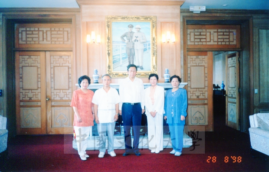 1998年8月28日本校教職員自強活動在董事長張鏡湖、校長林彩梅引領下前往陽明山國家公園一日遊的圖檔，第9張，共10張