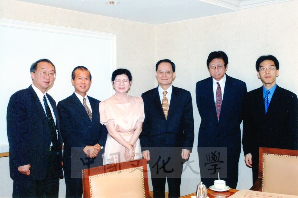 1998年9月17日教育部長林清江及教育部次長楊國賜蒞校訪視的圖檔，第1張，共1張