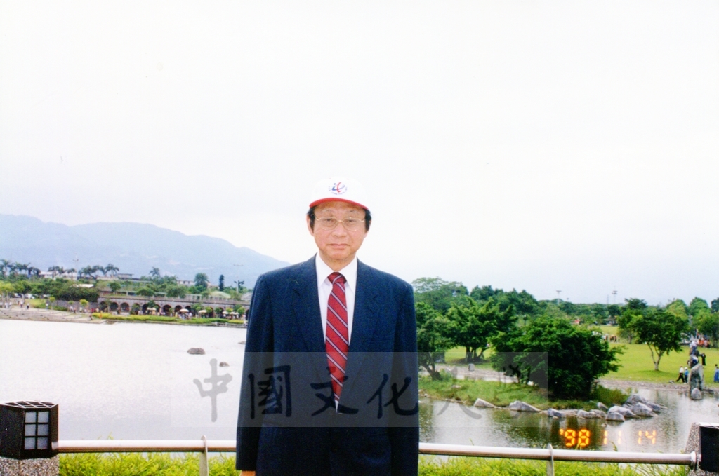 1998年11月14-15日董事長張鏡湖參加華岡藝校太平山自強活動的圖檔，第1張，共19張