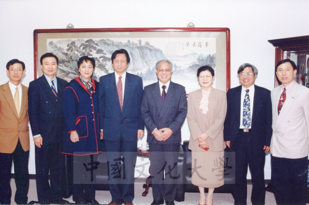 1998年12月1日大陸北京體育大學校長金季春蒞臨本校參訪的圖檔，第1張，共1張