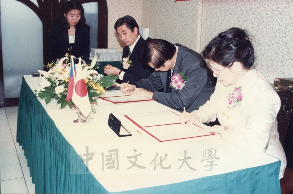 1997年3月1日舉行本校與日本國士館大學姐妹校續約及俄羅斯遠東大學締結姊妹校簽約儀式的圖檔，第2張，共8張
