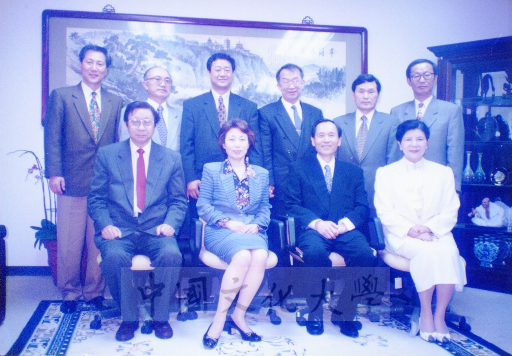 1997年3月21日韓國慶南大學校長朴在圭及夫人金仙香等一行7人蒞校訪問並與本校締結姊妹校的圖檔，第11張，共28張
