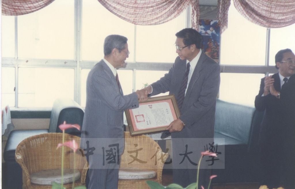 1997年6月16日董事長張鏡湖參加生物科技研究所所長萬雄榮退歡送餐會的圖檔，第1張，共6張
