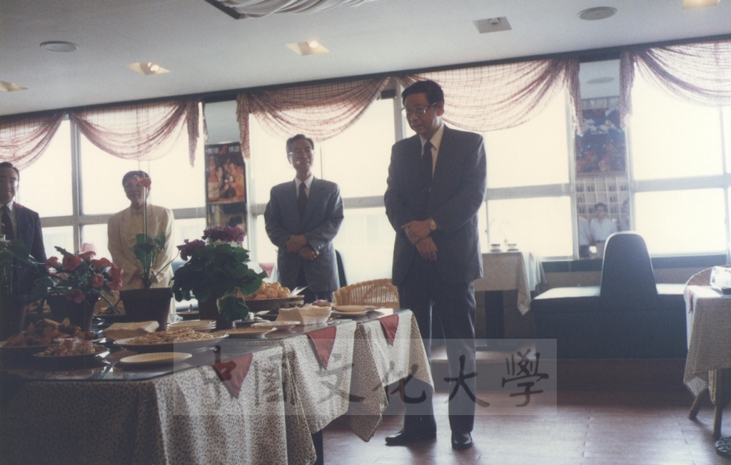 1997年6月16日董事長張鏡湖參加生物科技研究所所長萬雄榮退歡送餐會的圖檔，第6張，共6張