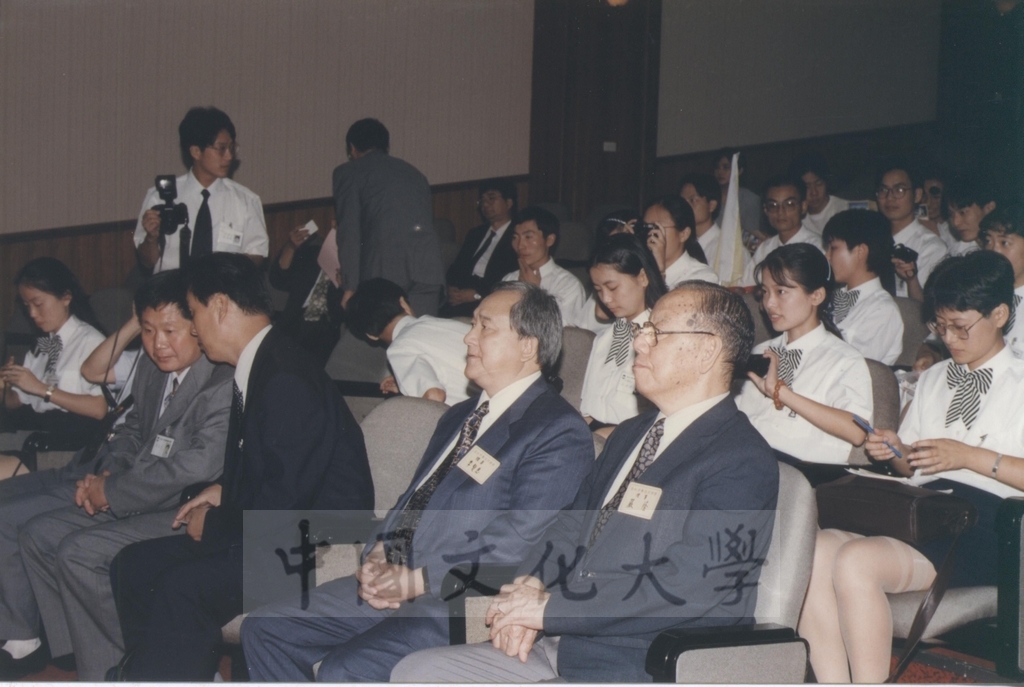 1997年8月20日寧波同鄉會及寧波大學學生訪問團蒞臨本校參訪並進行座談會的圖檔，第6張，共6張