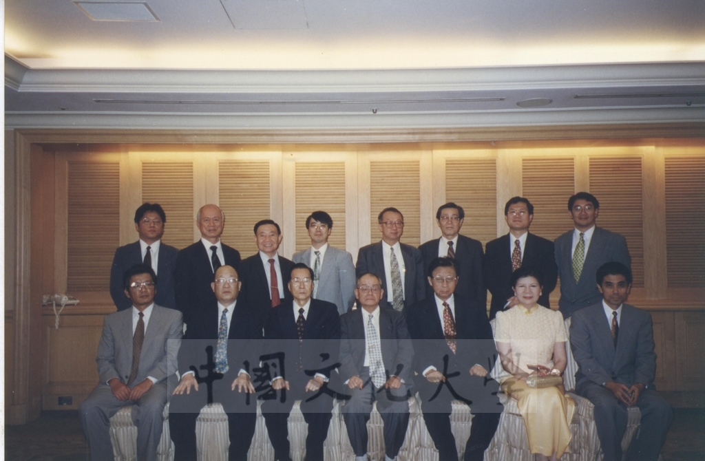 1997年10月3日舉行本校與大阪經濟法科大學締結姐妹簽約儀式的圖檔，第5張，共5張