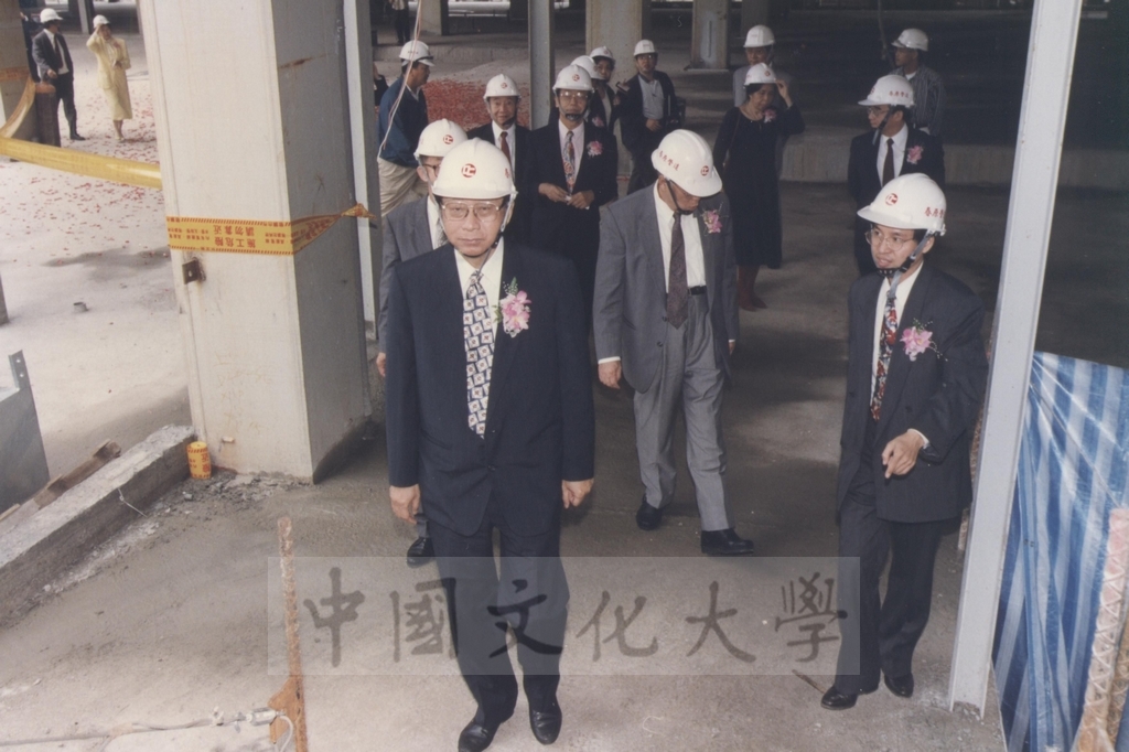 1997年10月6日本校創辦人紀念圖書館新建工程上樑大典的圖檔，第17張，共20張