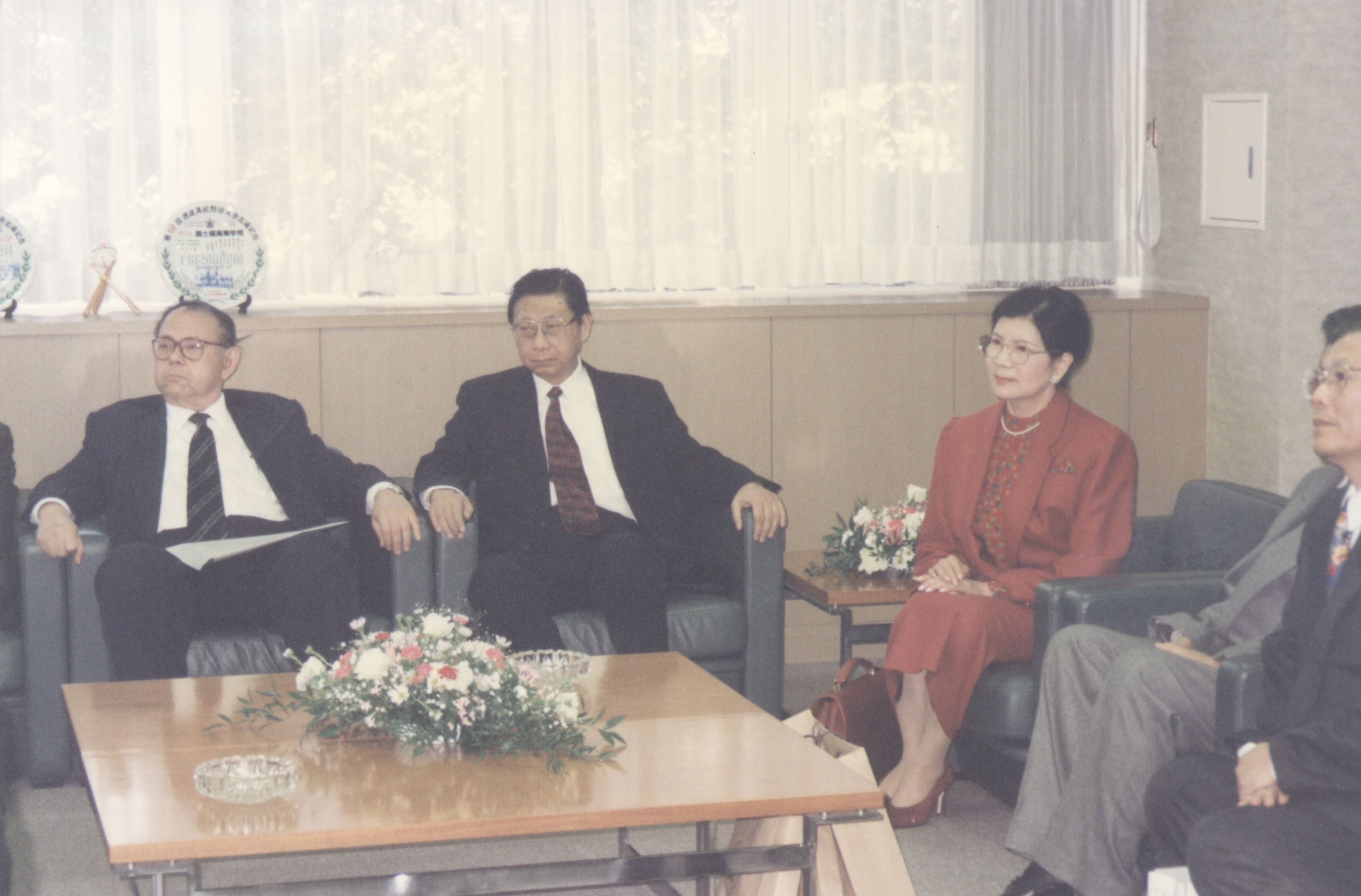 1997年11月3日董事長張鏡湖帶領校長林彩梅、教授宋越倫、總務長唐彥博、日文系主任徐興慶參加國士館大學80週年校慶活動的圖檔，第2張，共17張