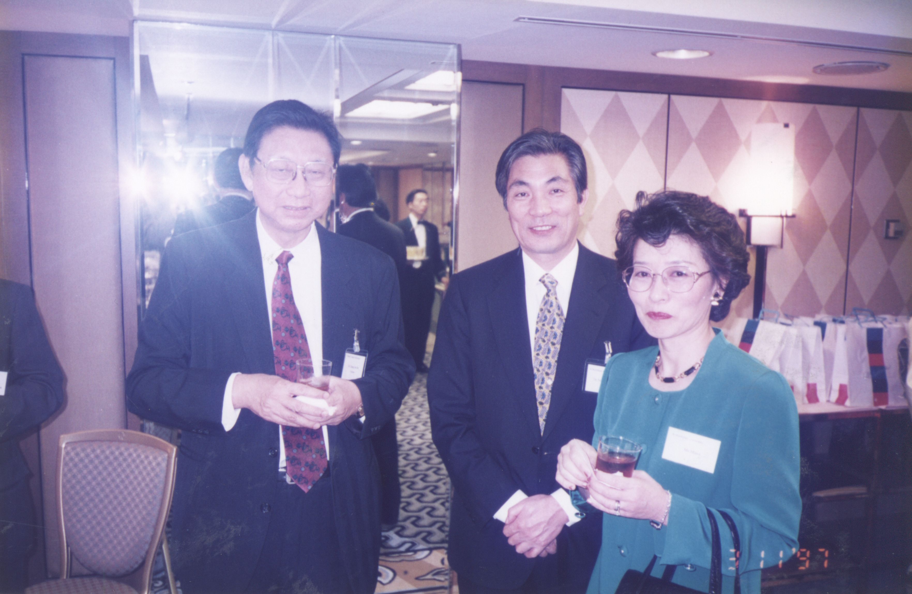1997年11月3日董事長張鏡湖帶領校長林彩梅、教授宋越倫、總務長唐彥博、日文系主任徐興慶參加國士館大學80週年校慶活動的圖檔，第17張，共17張