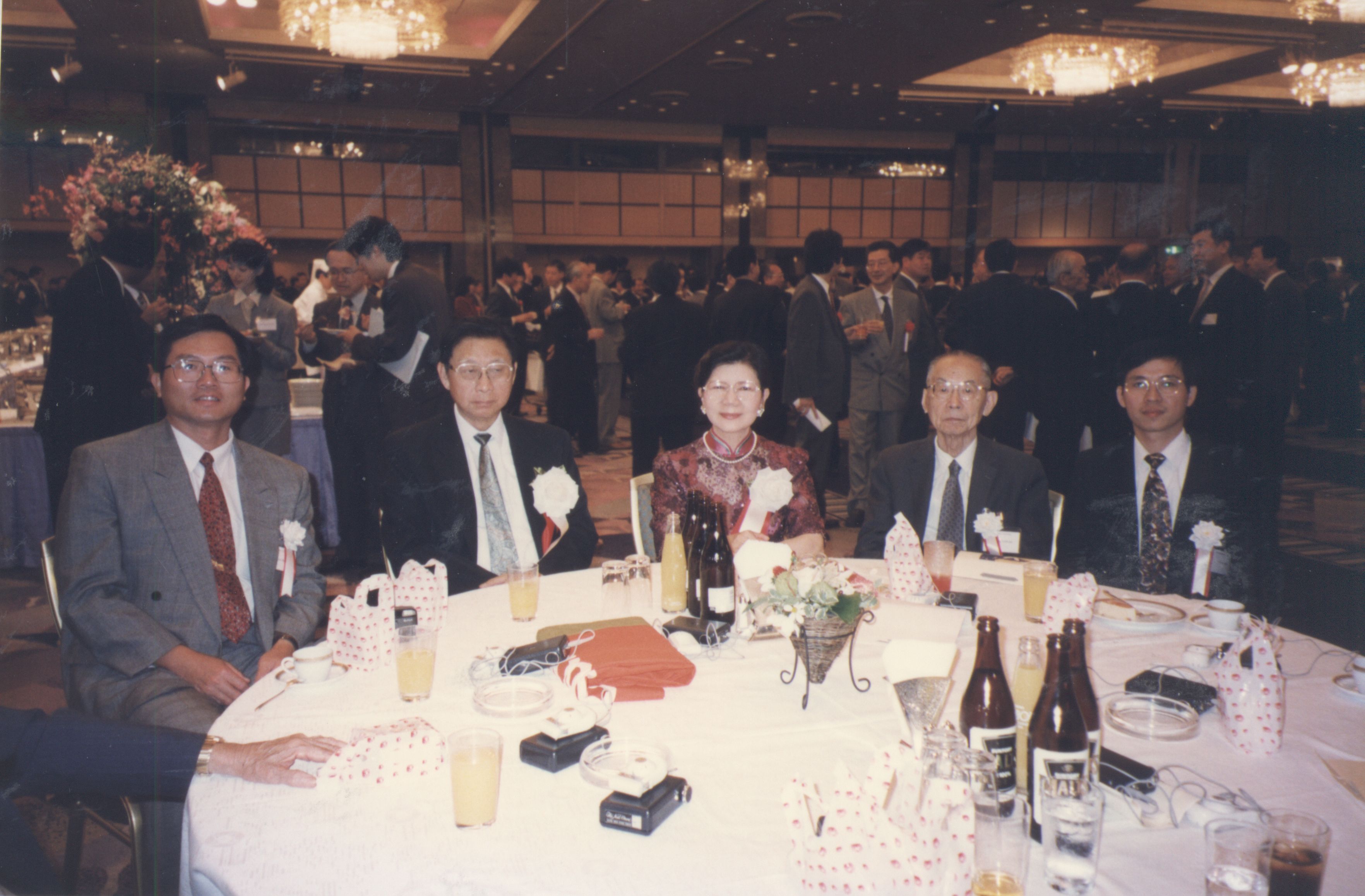 1997年11月4日董事長張鏡湖帶領校長林彩梅、教授宋越倫、總務長唐彥博、日文系主任徐興慶參加國士館創立80週年紀念典禮的圖檔，第12張，共13張