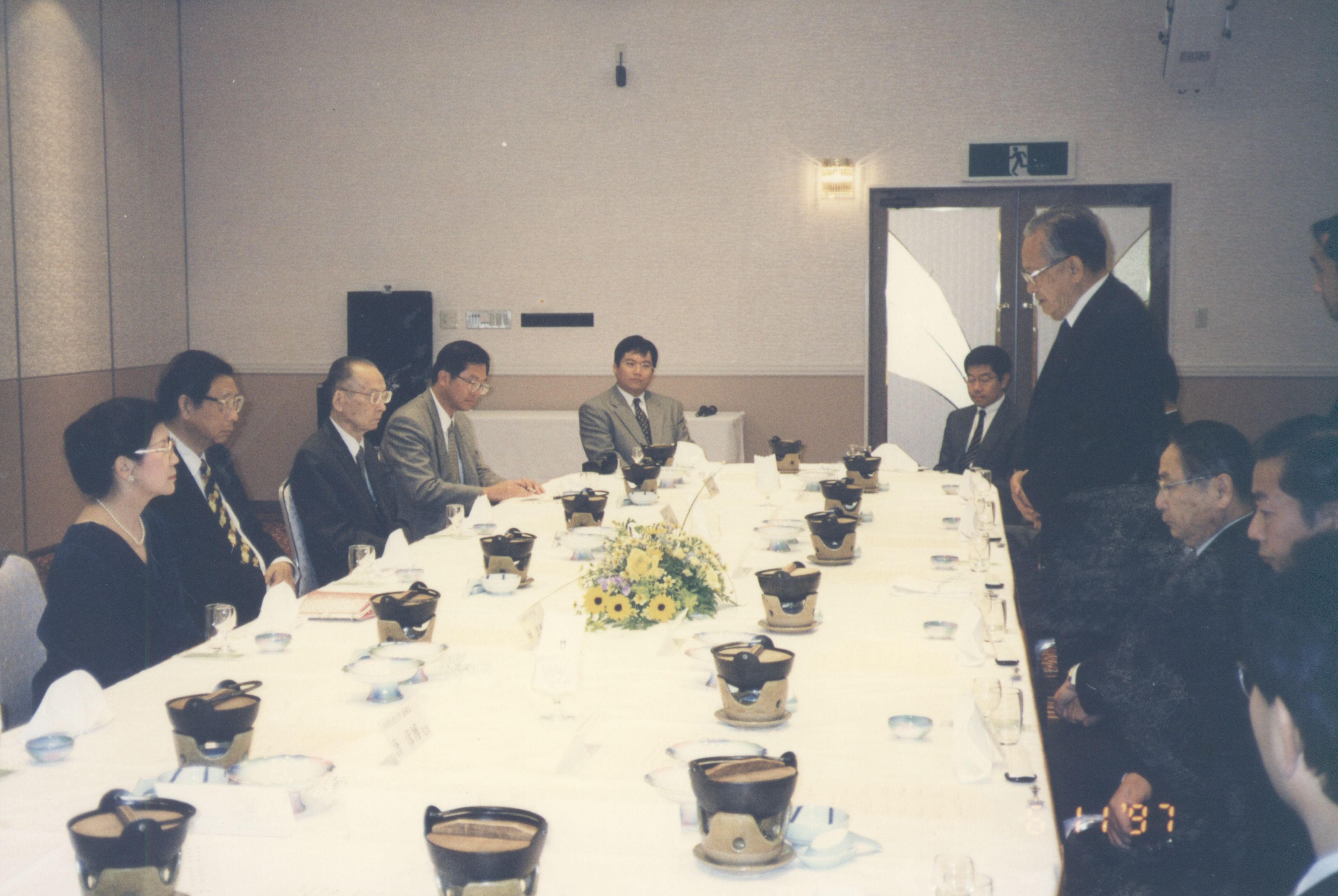 1997年11月5日至6日董事長張鏡湖帶領校長林彩梅、教授宋越倫、總務長唐彥博、日文系主任徐興慶訪問大阪經濟法科大學的圖檔，第6張，共6張