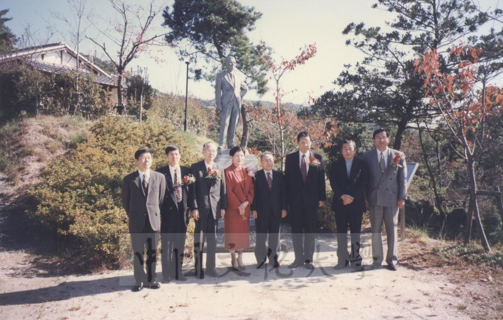 1997年11月7日董事長張鏡湖帶領校長林彩梅、教授宋越倫、總務長唐彥博、日文系主任徐興慶訪問德山大學的圖檔，第11張，共32張