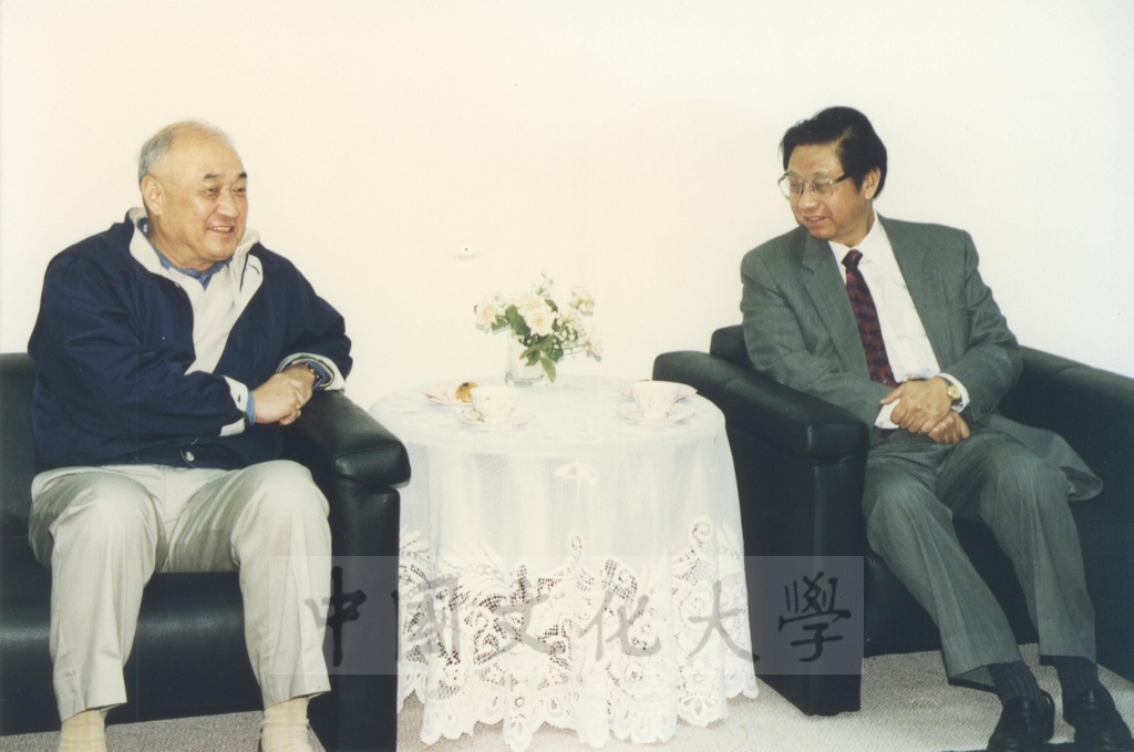 1997年12月3日教育部長吳京蒞臨本校與師生進行座談的圖檔，第1張，共6張