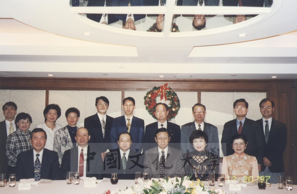 1997年12月20日本校與日本東京富士美術館、國父紀念館簽署「日本名畫文物展」在台展出簽約儀式的圖檔，第10張，共10張