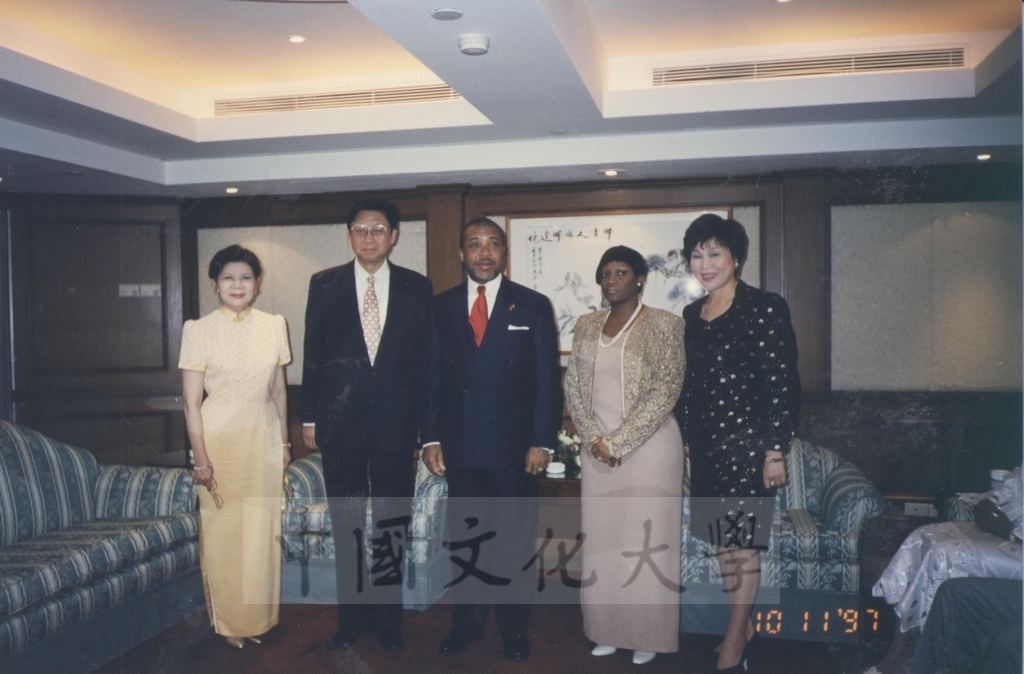1997年11月10日董事長張鏡湖於台北晶華酒店設宴款待賴比瑞亞共和國總統泰勒將軍的圖檔，第5張，共15張