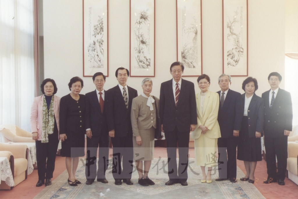 2001年2月22日戴國煇老師夫人林彩美女士蒞校參訪並拜會董事長張鏡湖的圖檔，第1張，共1張