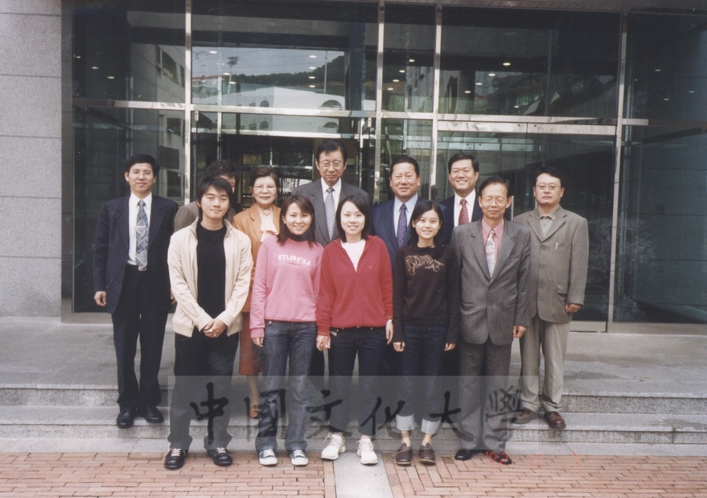 2002年10月7日董事長張鏡湖率林彩梅校長等一行人參訪韓國龍仁大學的圖檔，第3張，共3張