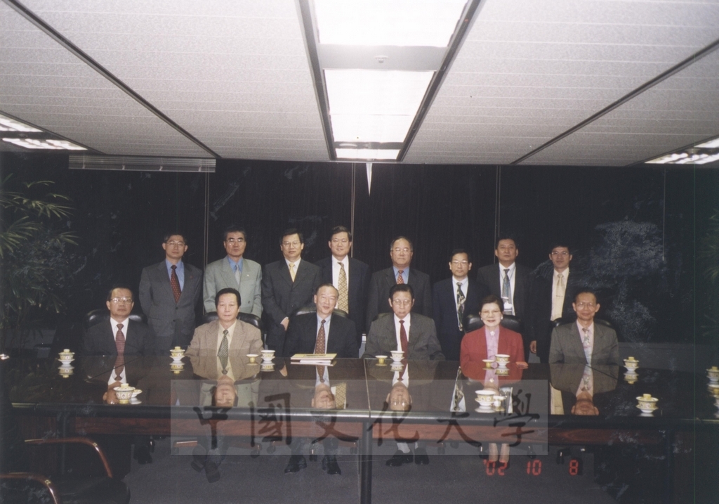 2002年10月8日董事長張鏡湖率林彩梅校長等一行人拜會我國駐韓代表李宗儒先生的圖檔，第2張，共2張