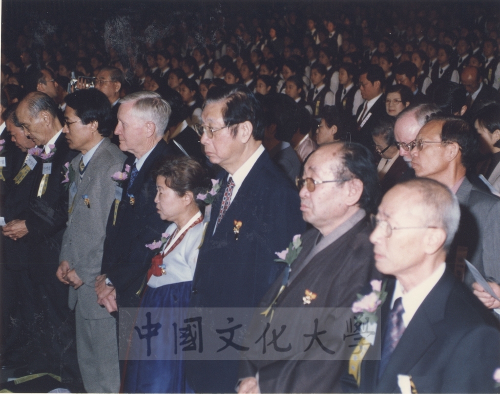 2002年10月9日董事長張鏡湖榮獲韓國大統領金大中所頒贈的「韓文發展有功者獎」的圖檔，第7張，共42張