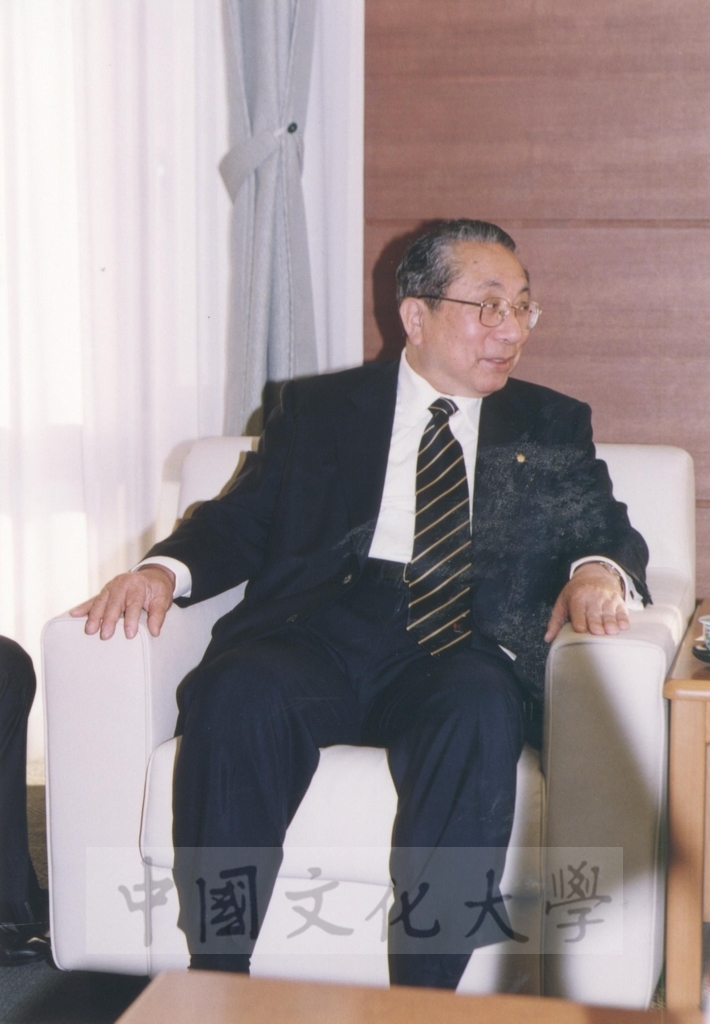 2002年11月27日董事長張鏡湖率校長林彩梅等一行六人拜會日本國士館大學理事長西原春夫、校長三浦信行的圖檔，第29張，共50張