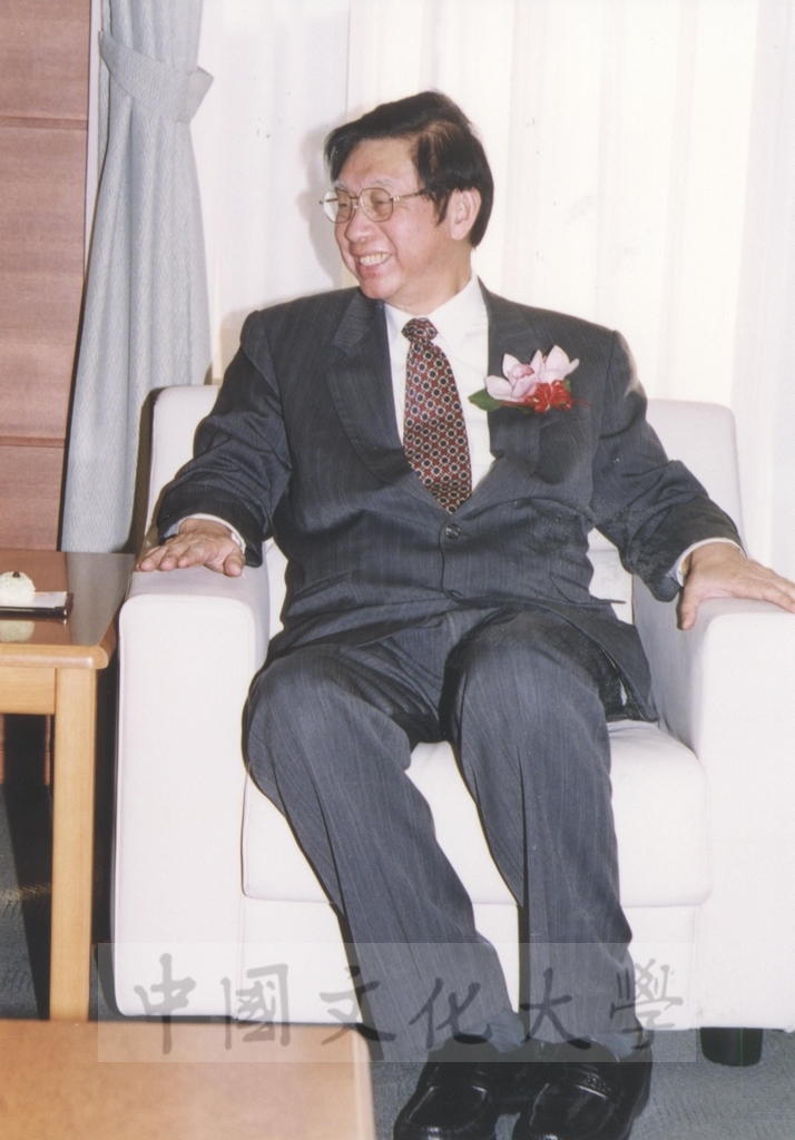 2002年11月27日董事長張鏡湖率校長林彩梅等一行六人拜會日本國士館大學理事長西原春夫、校長三浦信行的圖檔，第31張，共50張