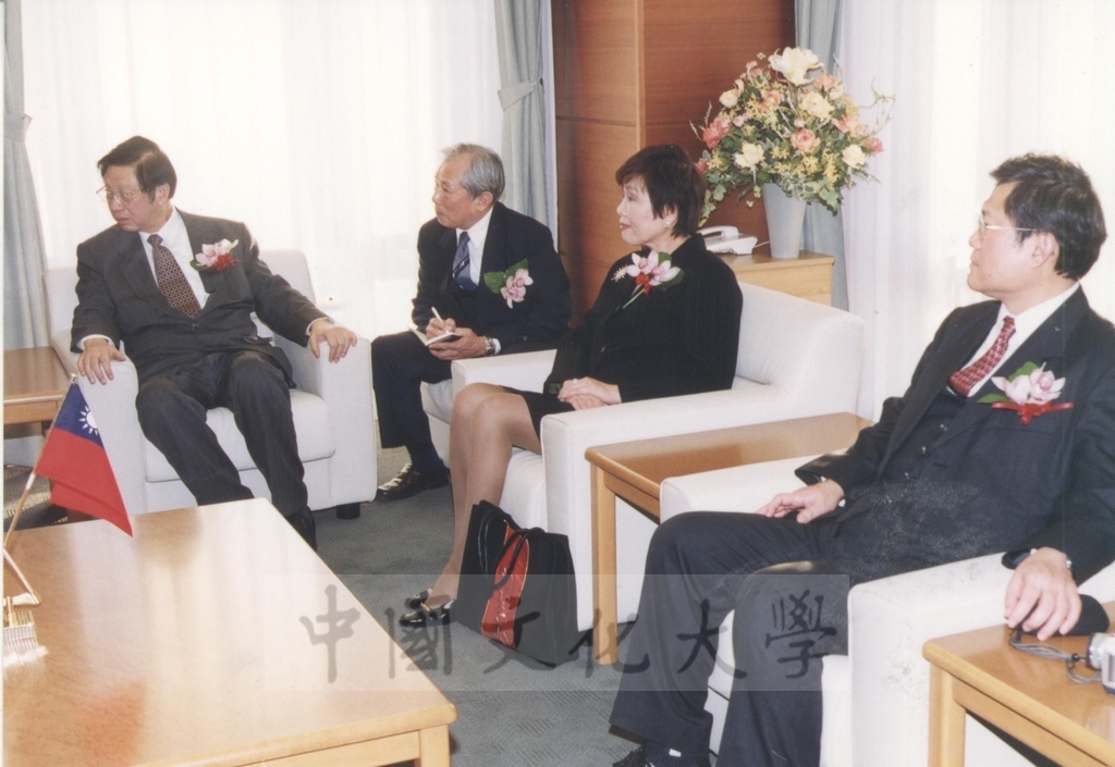 2002年11月27日董事長張鏡湖率校長林彩梅等一行六人拜會日本國士館大學理事長西原春夫、校長三浦信行的圖檔，第47張，共50張