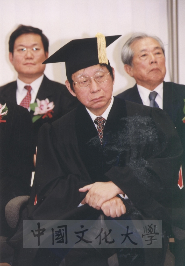 2002年11月27日董事長張鏡湖獲頒日本國士館大學名譽博士學位頒贈典禮(Ceremony to Present an Honorary Doctorate to Dr. Jen-hu Chang, Chairman of the Chinese Culture University Board of Trustees)的圖檔，第32張，共82張