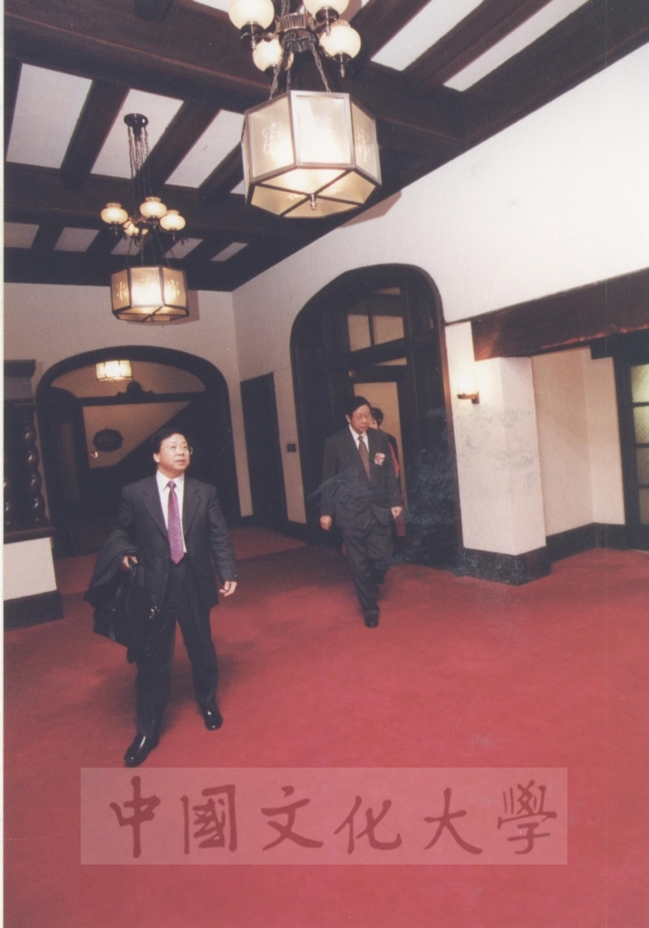 2002年11月27日日本國士館大學舉辦招待會祝賀董事長張鏡湖獲頒名譽博士學位的圖檔，第2張，共24張