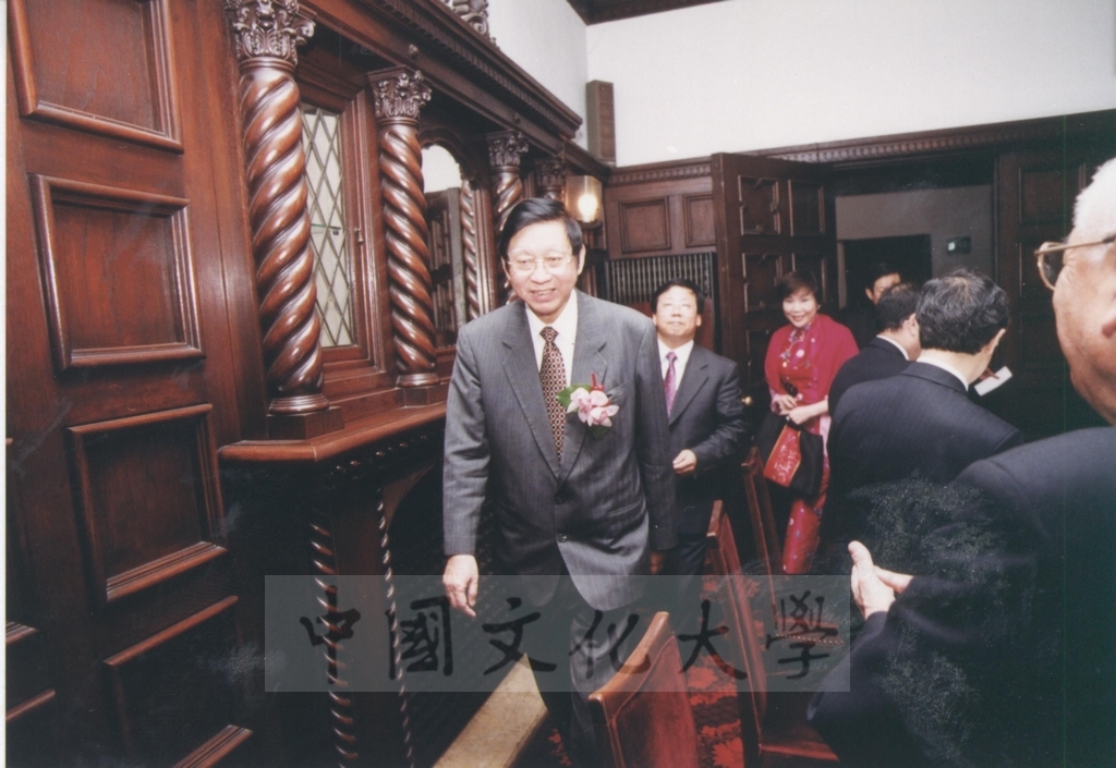 2002年11月27日日本國士館大學舉辦招待會祝賀董事長張鏡湖獲頒名譽博士學位的圖檔，第3張，共24張