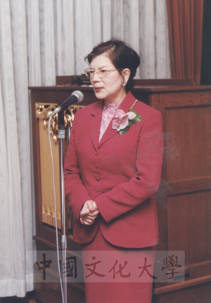 2002年11月27日日本國士館大學舉辦招待會祝賀董事長張鏡湖獲頒名譽博士學位的圖檔，第8張，共24張