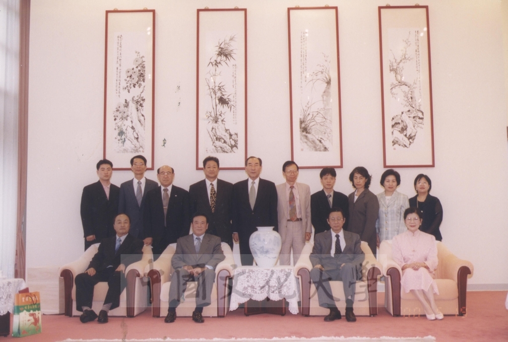 2000年5月19日韓國慶南大學理事長趙根沃率訪問團蒞校參訪的圖檔，第1張，共27張