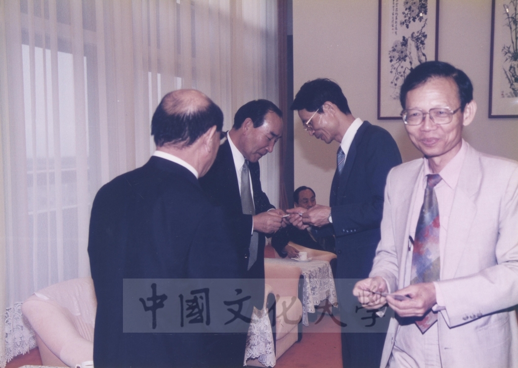 2000年5月19日韓國慶南大學理事長趙根沃率訪問團蒞校參訪的圖檔，第13張，共27張