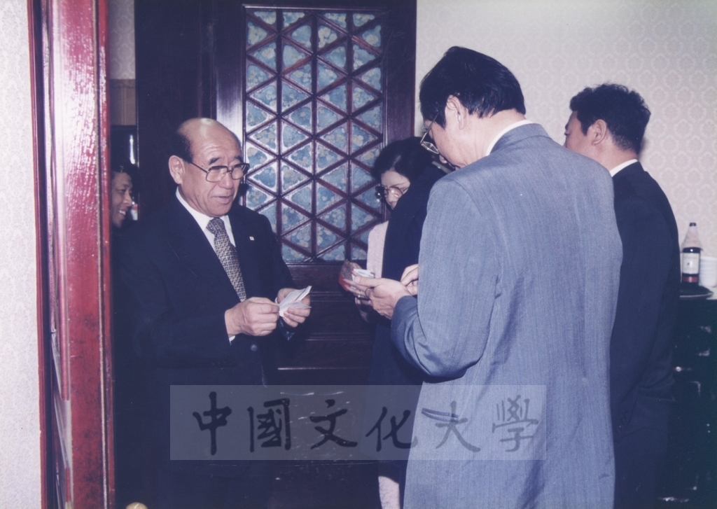 2000年5月19日韓國慶南大學理事長趙根沃率訪問團蒞校參訪的圖檔，第18張，共27張