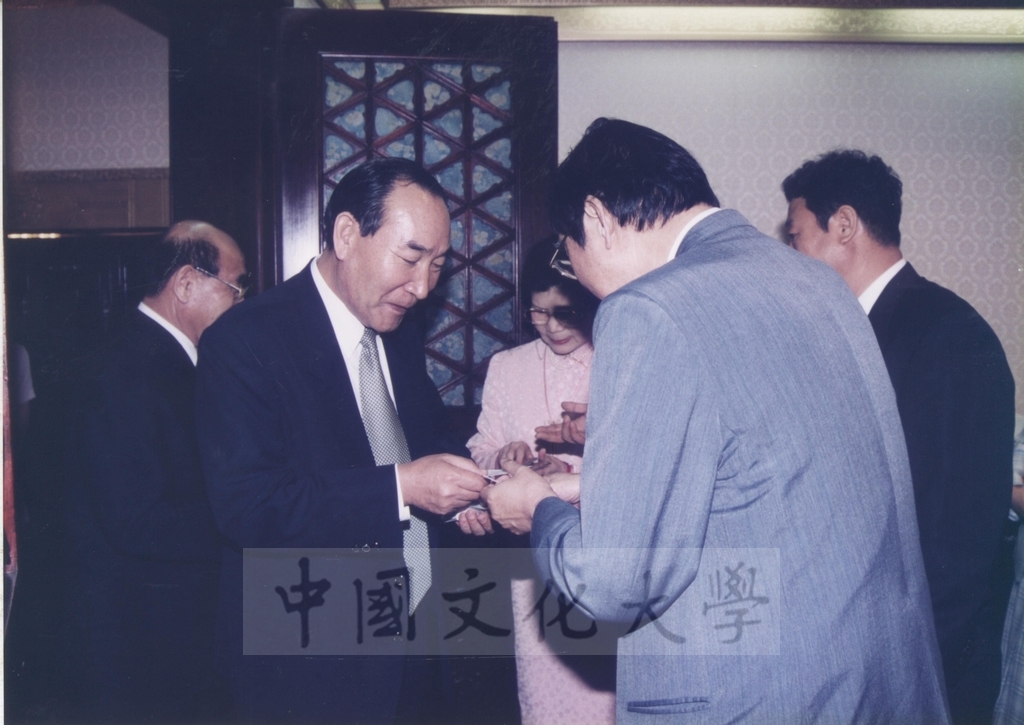 2000年5月19日韓國慶南大學理事長趙根沃率訪問團蒞校參訪的圖檔，第19張，共27張