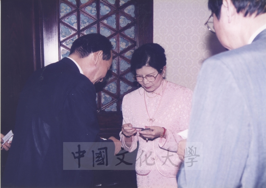 2000年5月19日韓國慶南大學理事長趙根沃率訪問團蒞校參訪的圖檔，第20張，共27張