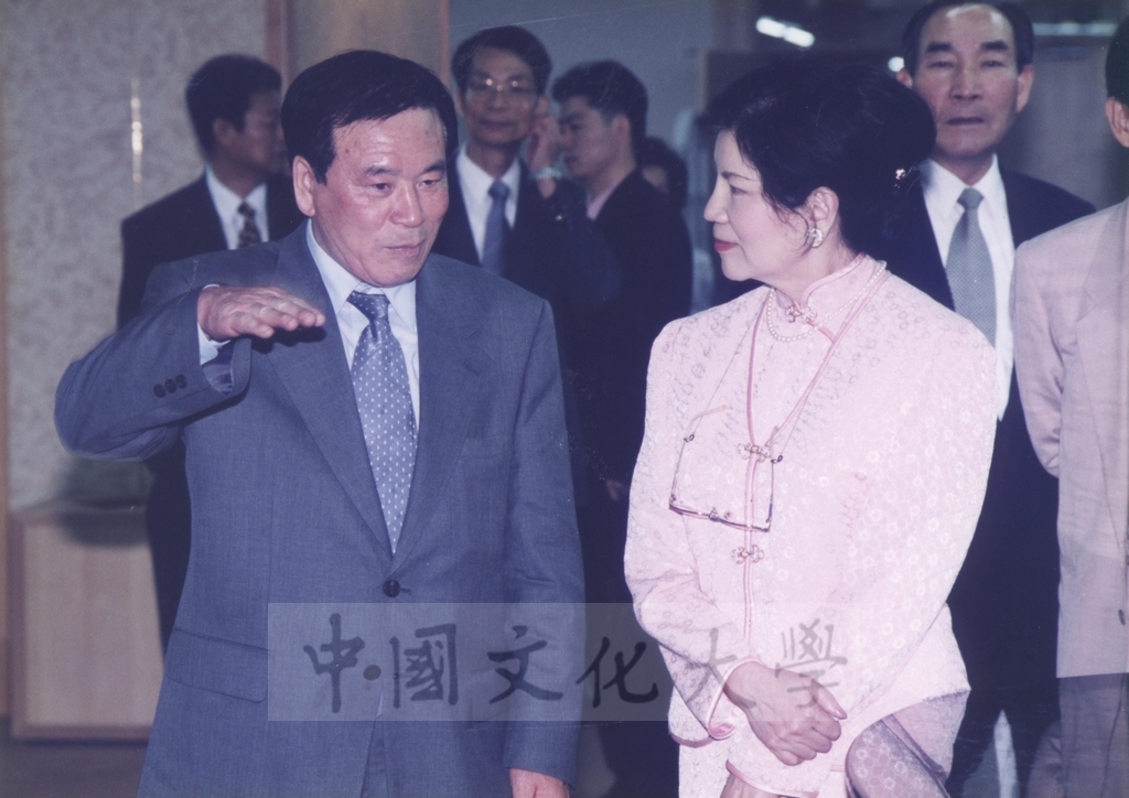 2000年5月19日韓國慶南大學理事長趙根沃率訪問團蒞校參訪的圖檔，第21張，共27張