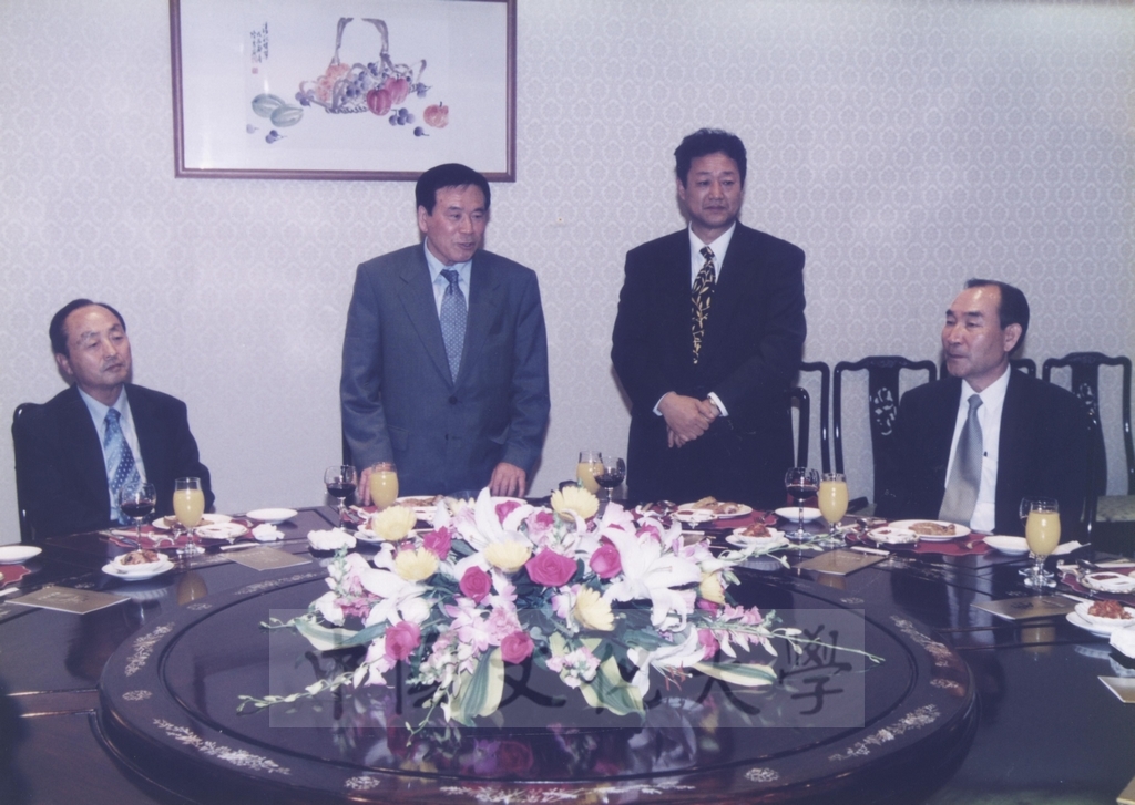 2000年5月19日韓國慶南大學理事長趙根沃率訪問團蒞校參訪的圖檔，第25張，共27張