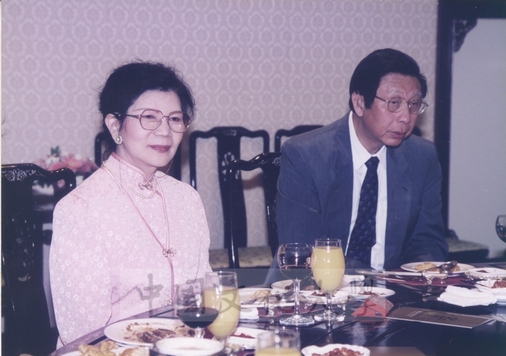 2000年5月19日韓國慶南大學理事長趙根沃率訪問團蒞校參訪的圖檔，第26張，共27張