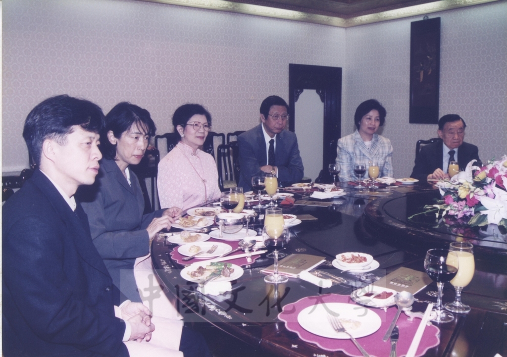 2000年5月19日韓國慶南大學理事長趙根沃率訪問團蒞校參訪的圖檔，第27張，共27張