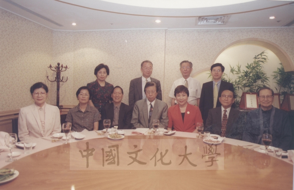 2000年6月27日本校舉行八十八學年度榮退教授歡送餐會的圖檔，第1張，共4張
