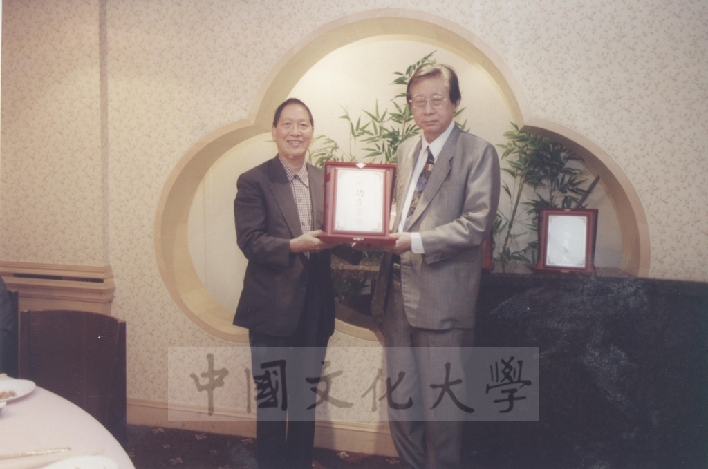 2000年6月27日本校舉行八十八學年度榮退教授歡送餐會的圖檔，第3張，共4張