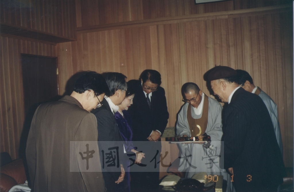 1995年2月22日至27日董事長張鏡湖率同校長林彩梅、美術系教授歐豪年、韓文系教授林明德前往韓國拜訪本校姐妹校及參加歐豪年教授獲頒圓光大學名譽哲學博士學位頒贈典禮的圖檔，第5張，共17張