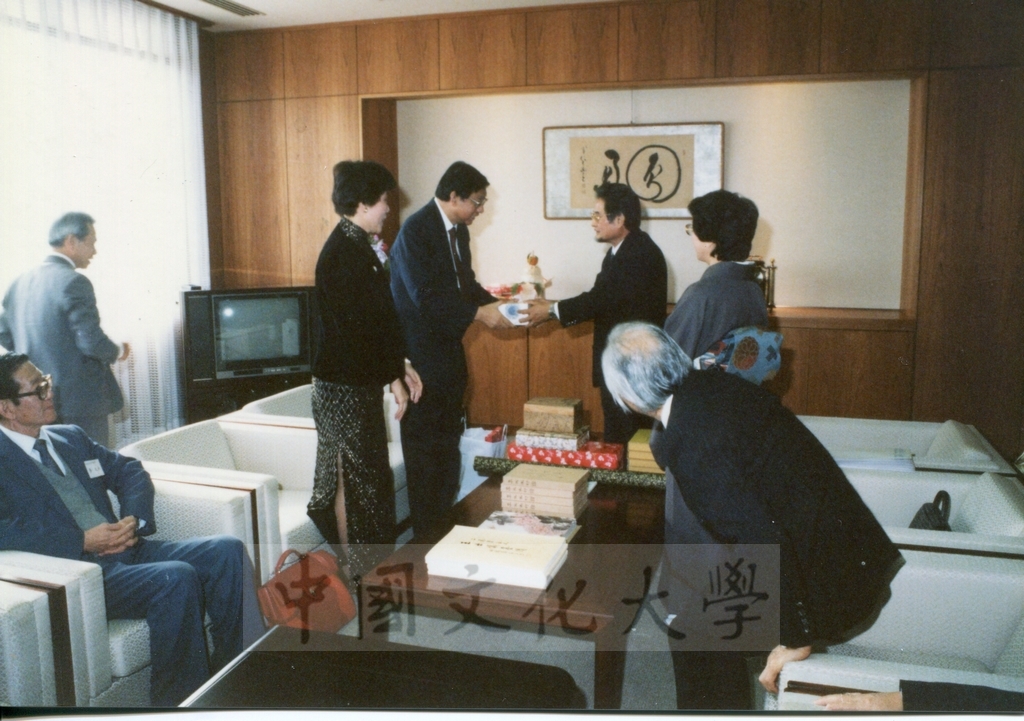 1992年1月3日日本別府大學與中國文化大學共同舉辦合同書道展（書法聯展）開幕典禮的圖檔，第32張，共123張
