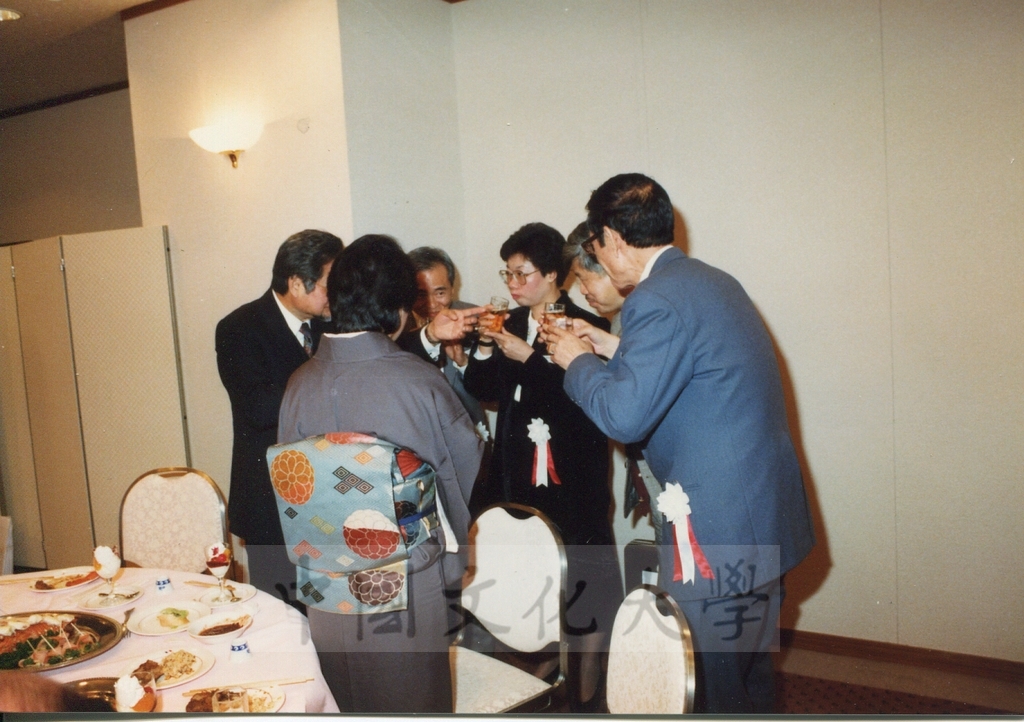 1992年1月3日日本別府大學與中國文化大學共同舉辦合同書道展（書法聯展）開幕酒會的圖檔，第35張，共35張