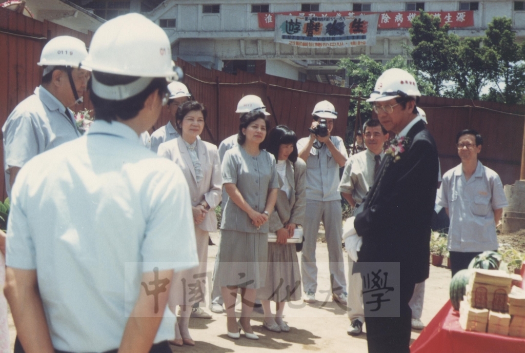 1992年7月14日中國文化大學陽明大樓(大恩館)新建工程開工典禮的圖檔，第5張，共9張